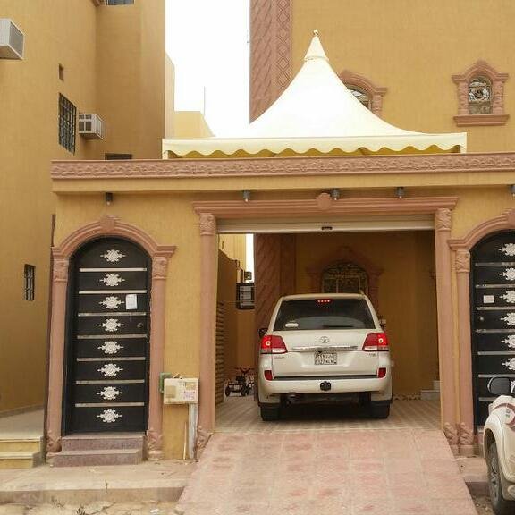 مظلات هرميه في جده